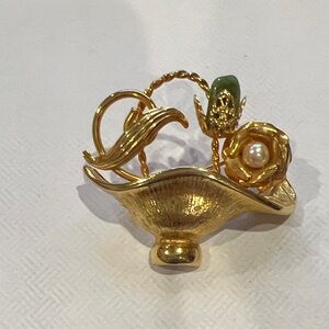 32 Vintage Gold Floral Basket Brooch with Pearl and Green Leaf